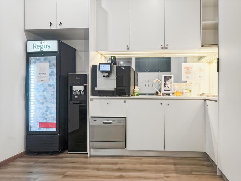 Untuk Disewa - The Podium