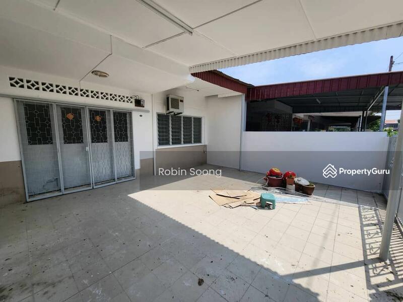 For Sale - Freehold 1 Storey Terrace house at Ujong Pasir