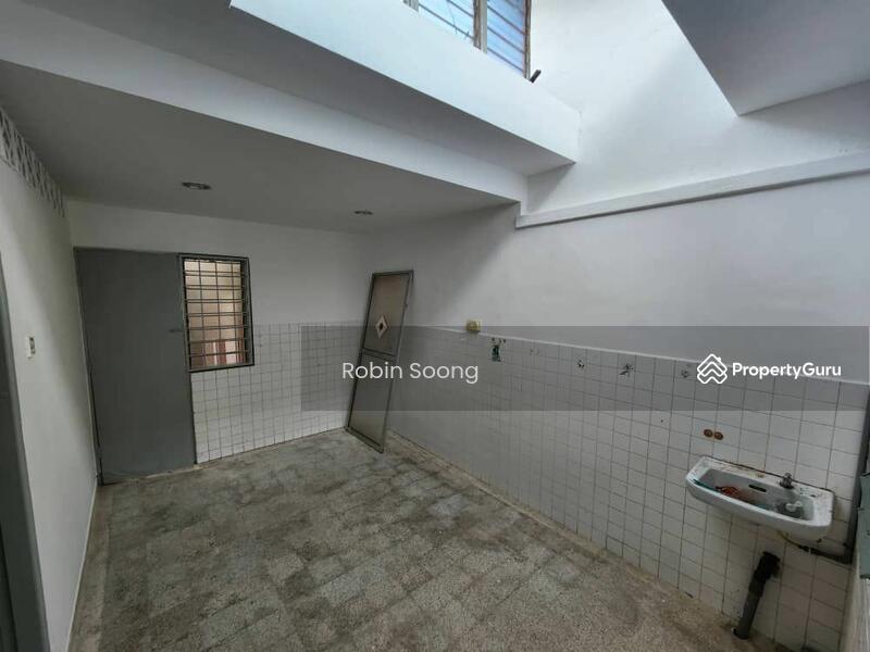 For Sale - Freehold 1 Storey Terrace house at Ujong Pasir