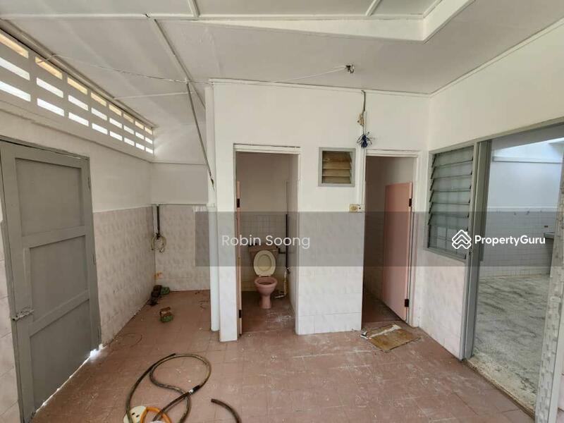 For Sale - Freehold 1 Storey Terrace house at Ujong Pasir