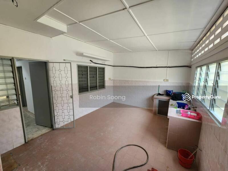 For Sale - Freehold 1 Storey Terrace house at Ujong Pasir