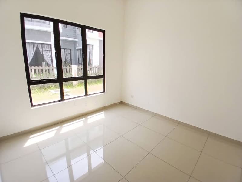 Semi-Detached House for Sale in Setia Ecohill (Semenyih) - Jesslyn Lee - Downstairs Bedroom - PropertyGuru.com.my