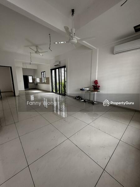 Untuk Dijual - 2.5 storey Corner lot Terrace House Padang tembak