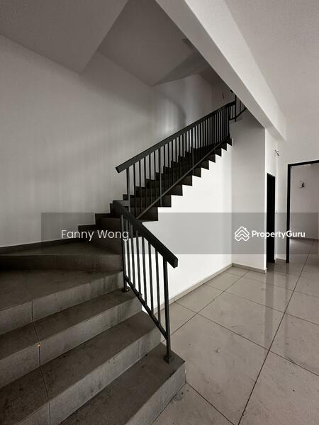 Untuk Dijual - 2.5 storey Corner lot Terrace House Padang tembak