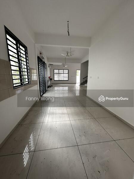 Untuk Dijual - 2.5 storey Corner lot Terrace House Padang tembak