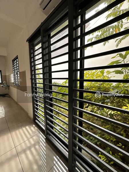 Untuk Dijual - 2.5 storey Corner lot Terrace House Padang tembak