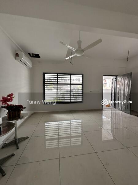Untuk Dijual - 2.5 storey Corner lot Terrace House Padang tembak