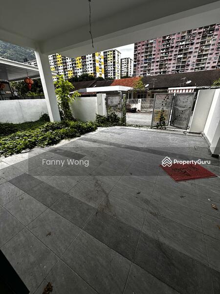 Untuk Dijual - 2.5 storey Corner lot Terrace House Padang tembak