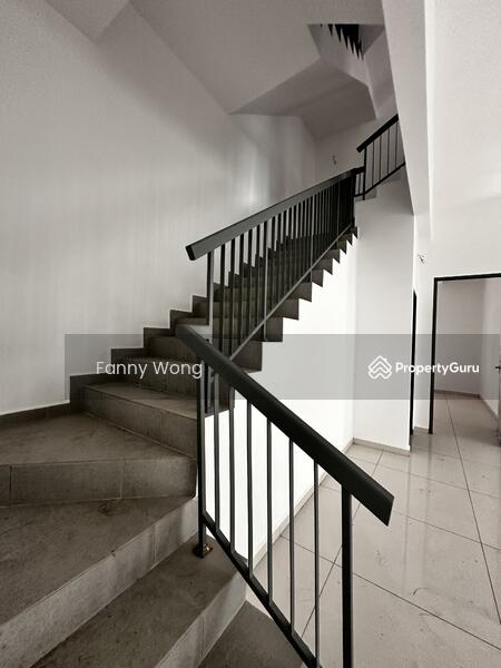 Untuk Dijual - 2.5 storey Corner lot Terrace House Padang tembak