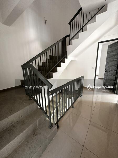 Untuk Dijual - 2.5 storey Corner lot Terrace House Padang tembak
