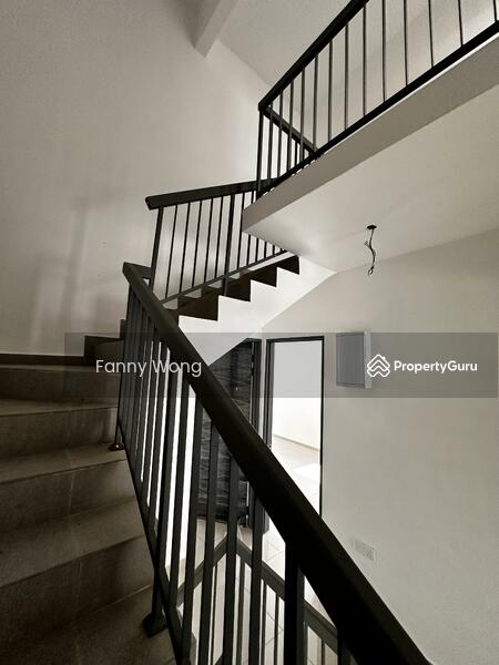 Untuk Dijual - 2.5 storey Corner lot Terrace House Padang tembak