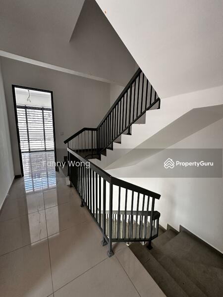Untuk Dijual - 2.5 storey Corner lot Terrace House Padang tembak