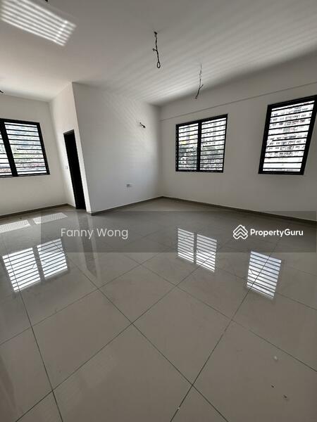 Untuk Dijual - 2.5 storey Corner lot Terrace House Padang tembak