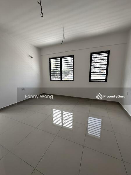Untuk Dijual - 2.5 storey Corner lot Terrace House Padang tembak