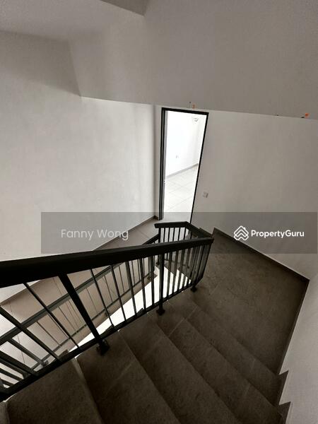 Untuk Dijual - 2.5 storey Corner lot Terrace House Padang tembak