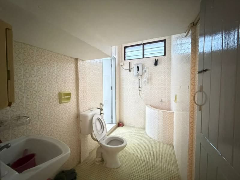 2-storey Terraced House for Sale in Taman Merak (Bukit Baru) - Abby Ho - Bathroom - PropertyGuru.com.my