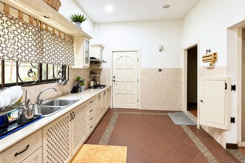 Bungalow House for Sale in Seksyen 8 (Kota Damansara) - Vincent Liaw - Kitchen - PropertyGuru.com.my