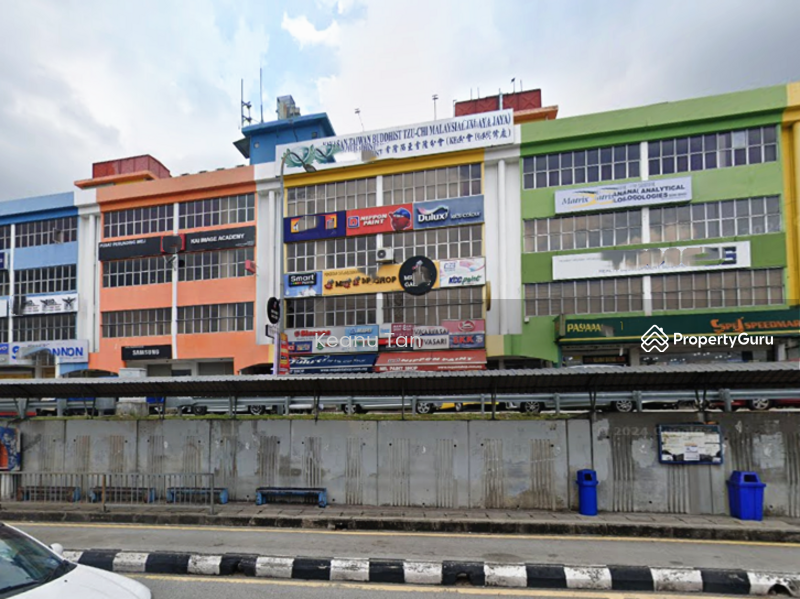 For Rent - [Adjoined 4 Storey w/ Lift] Taman Bukit Emas