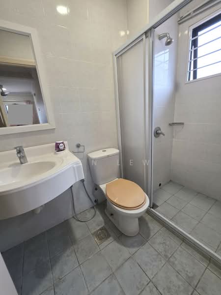 Rumah Berkembar untuk Dijual di Taman Segar (Cheras) - Ken Lew - Bathroom - PropertyGuru.com.my