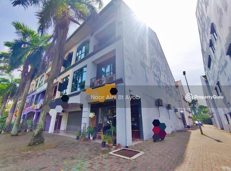 For Sale - ENDLOT FACING OPEN Seksyen U8 Bukit Jelutong Shah Alam 3 Storey Shoplot