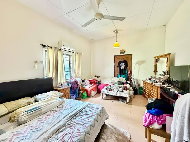 Bungalow for Sale in Kelana Jaya (Petaling Jaya) - Eda Zainal - Bedroom - PropertyGuru.com.my
