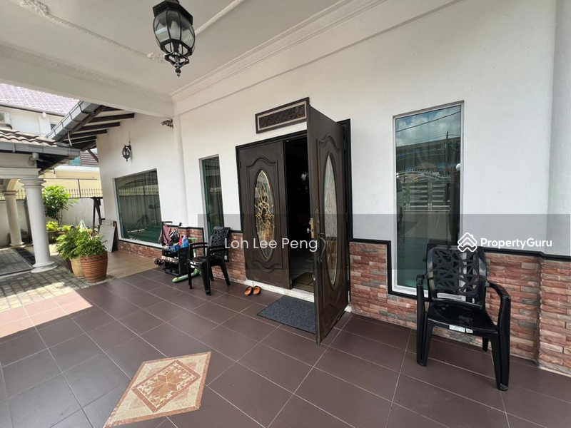 For Sale - Bungalow at Taman Bukit Kempas