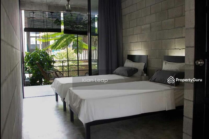 Untuk Dijual - Salak Selatan Main Road 3 Storey Shop Guesthouse Freehold 20x73