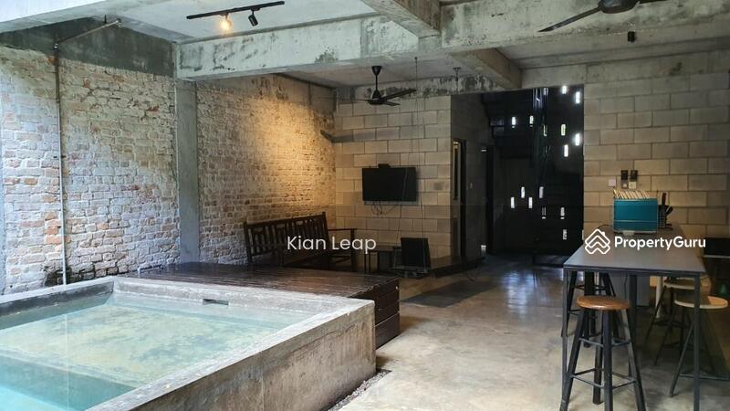 Untuk Dijual - Salak Selatan Main Road 3 Storey Shop Guesthouse Freehold 20x73
