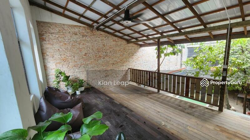 Untuk Dijual - Salak Selatan Main Road 3 Storey Shop Guesthouse Freehold 20x73