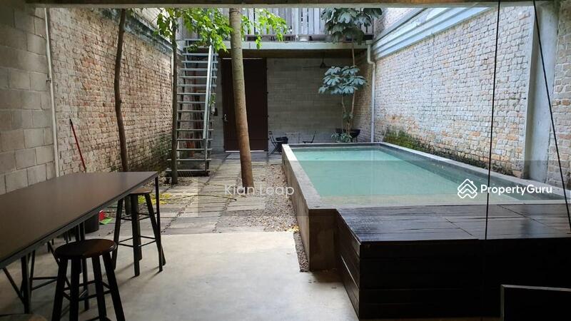 Untuk Dijual - Salak Selatan Main Road 3 Storey Shop Guesthouse Freehold 20x73