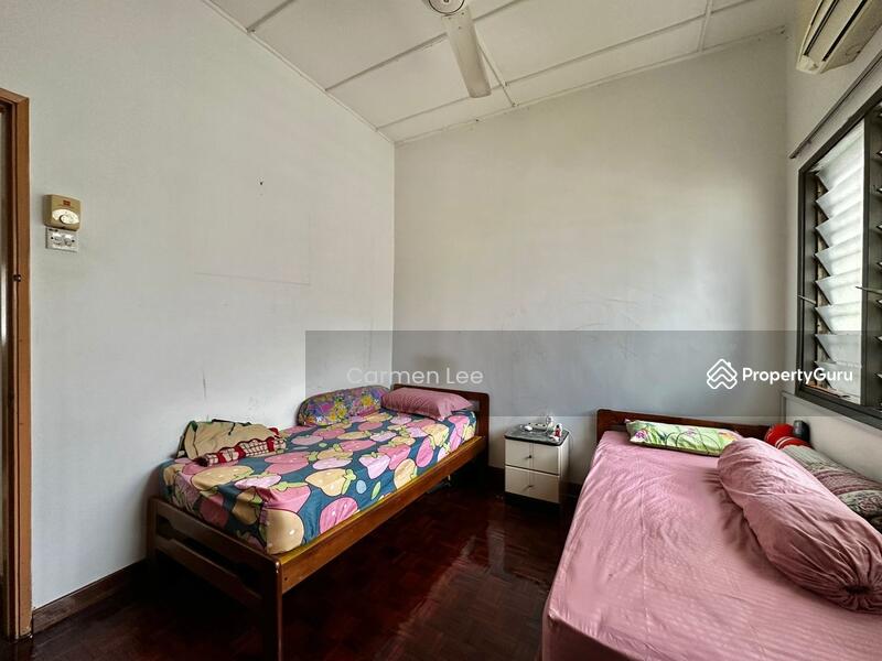 For Sale - SS 18 House with 20 feet Garden
