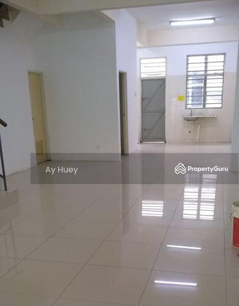 Untuk Disewa - 3 Storey Terrace @ Teluk Kumbar