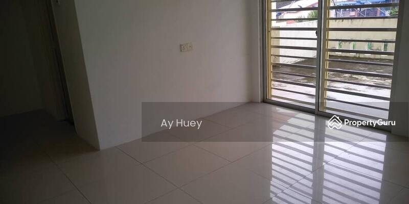 Untuk Disewa - 3 Storey Terrace @ Teluk Kumbar