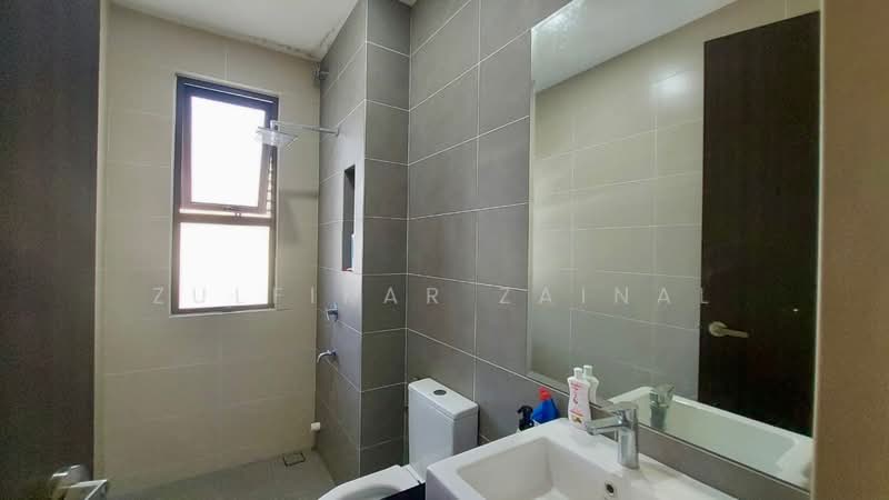 Rumah Berkembar untuk Dijual di Bukit Raja (Selangor) - Zulfikar Zainal - Bathroom - PropertyGuru.com.my