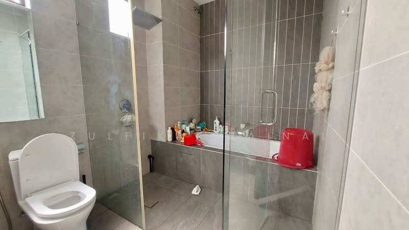 Rumah Berkembar untuk Dijual di Bukit Raja (Selangor) - Zulfikar Zainal - Bathroom - PropertyGuru.com.my