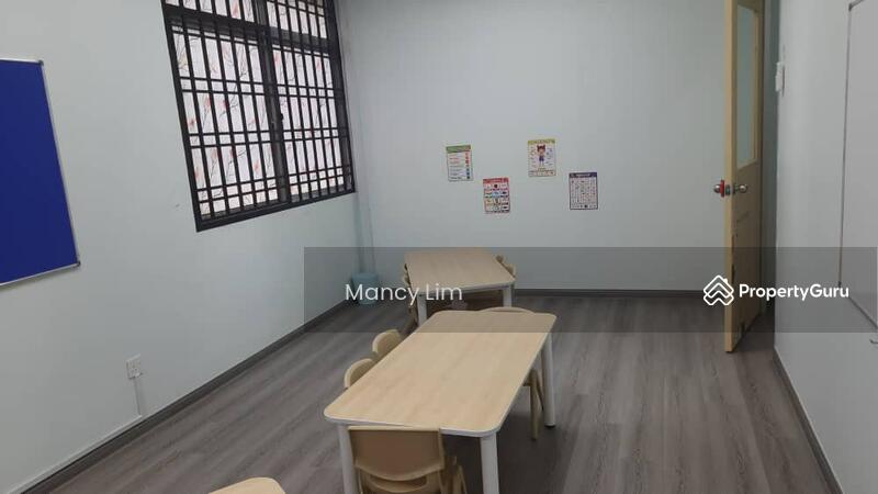 For Rent - Mount Austin Three Storey Endlot Shop @Mutiara Emas