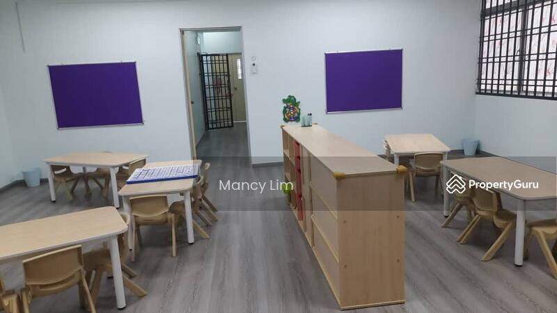 For Rent - Mount Austin Three Storey Endlot Shop @Mutiara Emas