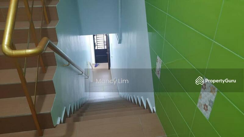 For Rent - Mount Austin Three Storey Endlot Shop @Mutiara Emas