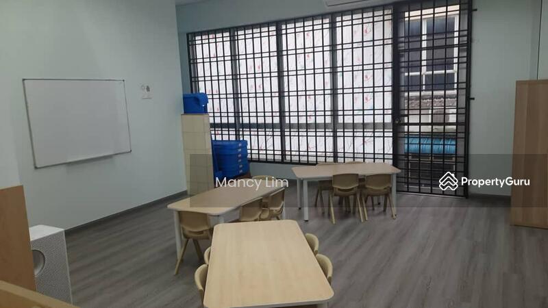 For Rent - Mount Austin Three Storey Endlot Shop @Mutiara Emas