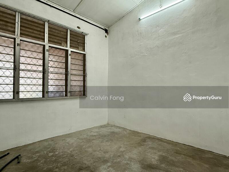 1st bedroom 