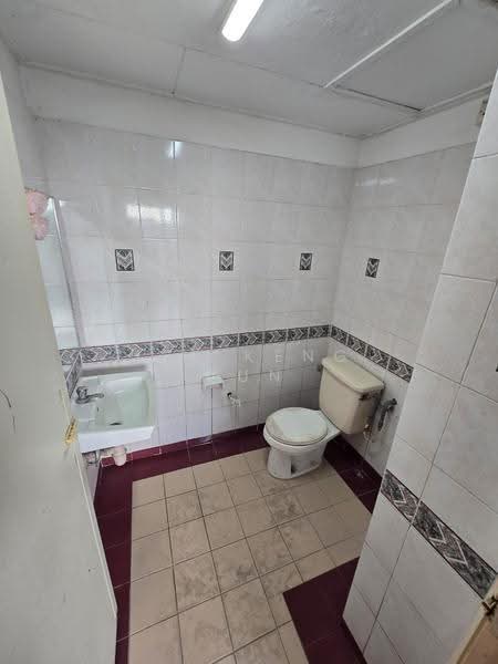Kondominium untuk Disewa di BBK Condominium - Lee Keng Aun - Bathroom - PropertyGuru.com.my