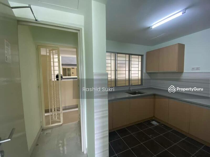 Untuk Disewa - Estana Court