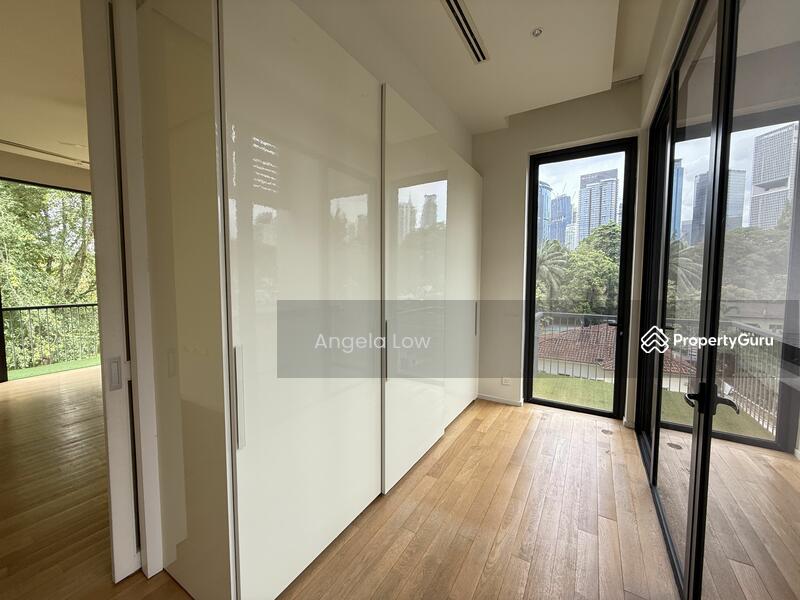 Level 3- master bed walking wardrobe 