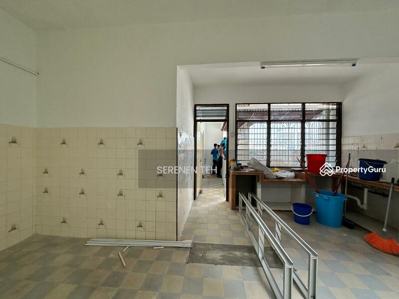 For Sale - Lebuh Macallum 5th floor shop house lot Georgetown with small roof top