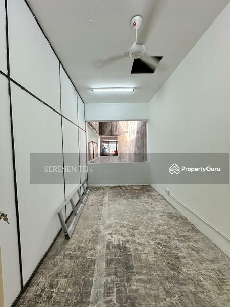 For Sale - Lebuh Macallum 5th floor shop house lot Georgetown with small roof top