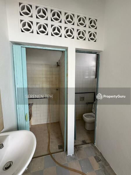 For Sale - Lebuh Macallum 5th floor shop house lot Georgetown with small roof top