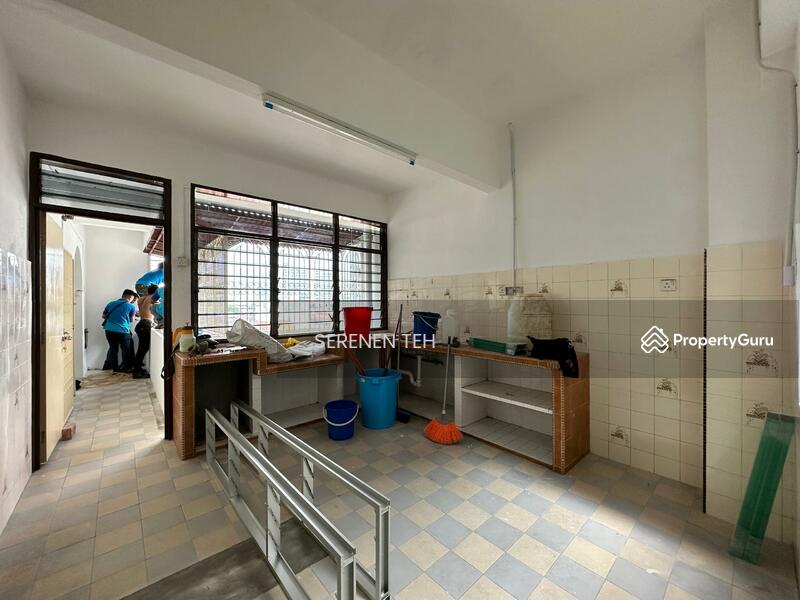 For Sale - Lebuh Macallum 5th floor shop house lot Georgetown with small roof top