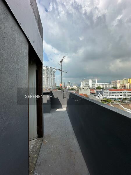 For Sale - Lebuh Macallum 5th floor shop house lot Georgetown with small roof top