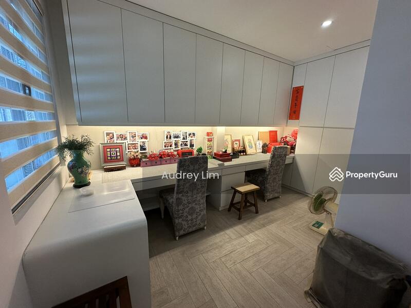 Untuk Dijual - Jade Hills