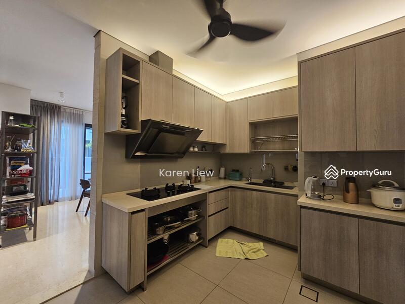 Untuk Dijual - Lake Fields